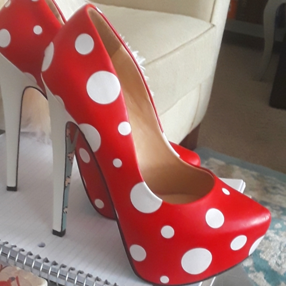 7.5 Womens Polka Dot  "Gnome" Leather Platform Heels by Taylor Says